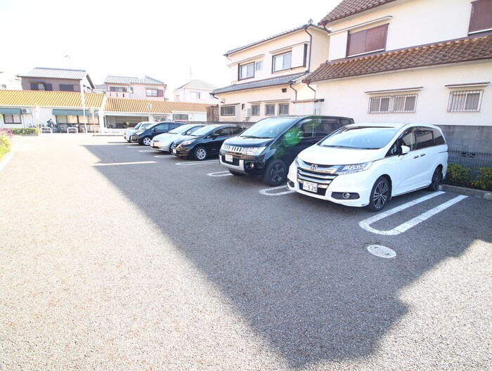 物件外観写真4　(駐車場)