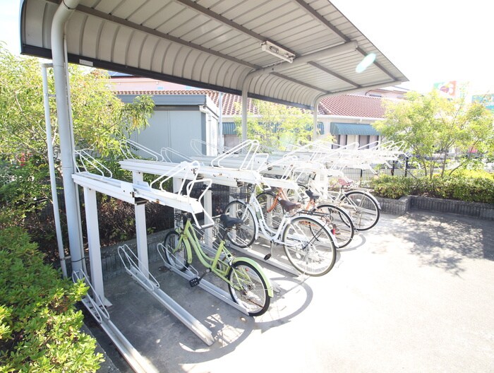 物件外観写真5　(駐輪場)