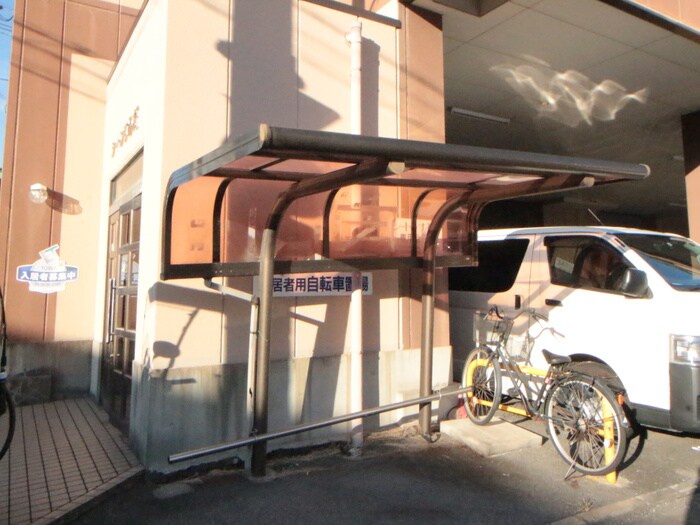 物件外観写真3　(駐輪場)