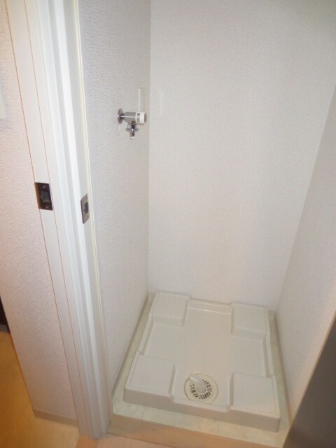 物件内観写真12　(洗濯機置場)