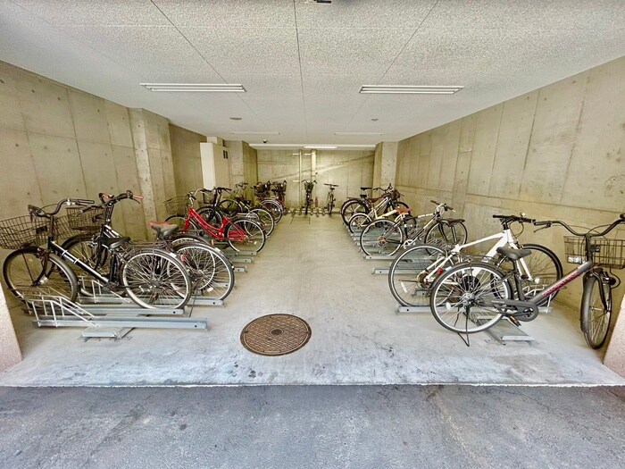 物件外観写真5　(駐輪場)