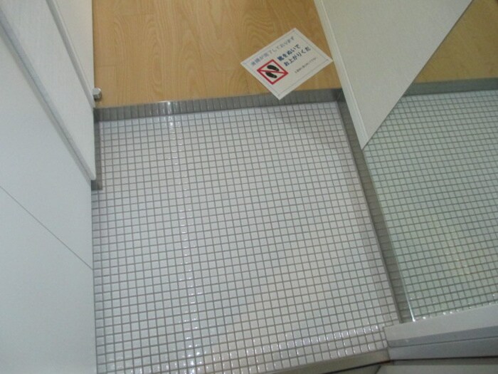 物件内観写真7　(玄関)