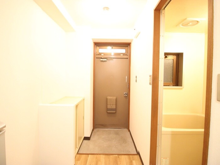 物件内観写真13　(玄関)