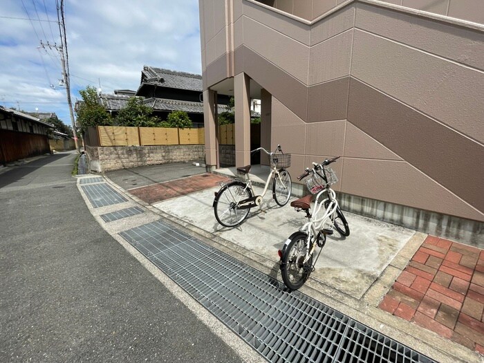 物件外観写真5　(駐輪場)