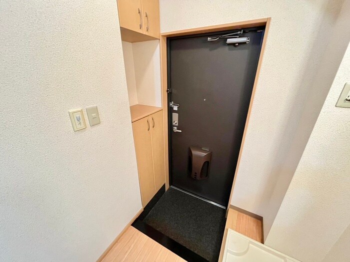 物件内観写真16　(玄関)