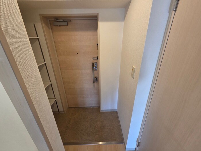 物件内観写真16　(玄関)