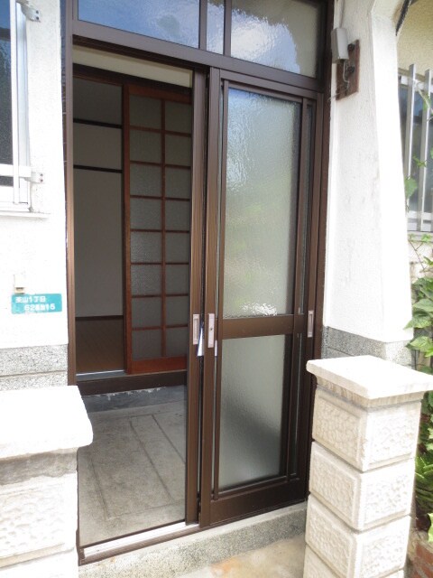 物件内観写真13　(玄関)