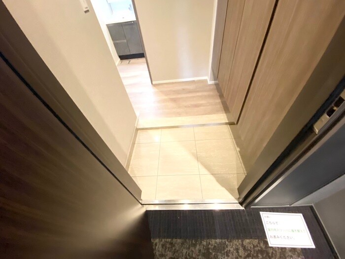 物件内観写真7　(玄関)