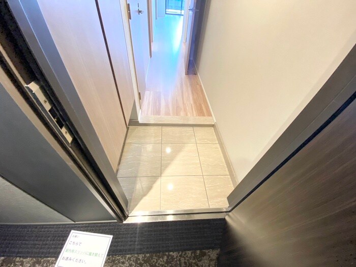 物件内観写真7　(玄関)