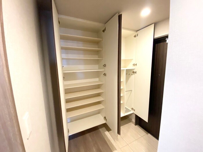 物件内観写真8　(靴箱)