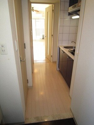 物件内観写真10　(廊下)