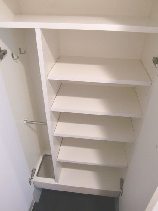 物件内観写真15　(靴箱)