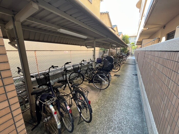 物件外観写真4　(駐輪場)