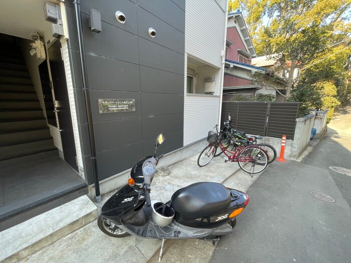 物件外観写真3　(駐輪場)