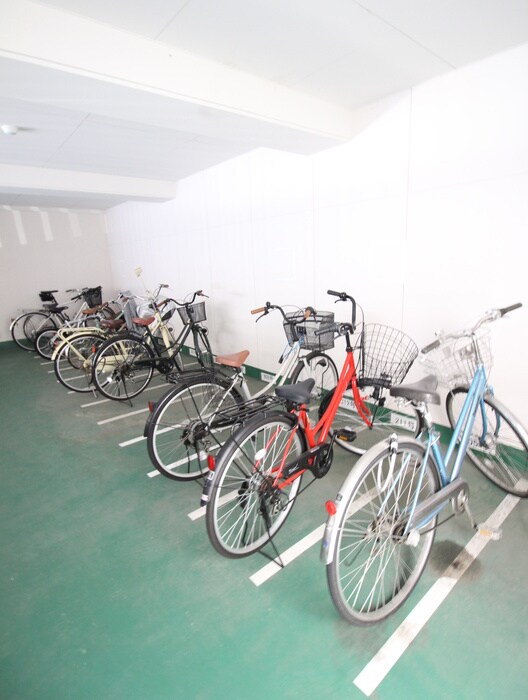 物件外観写真6　(駐輪場)