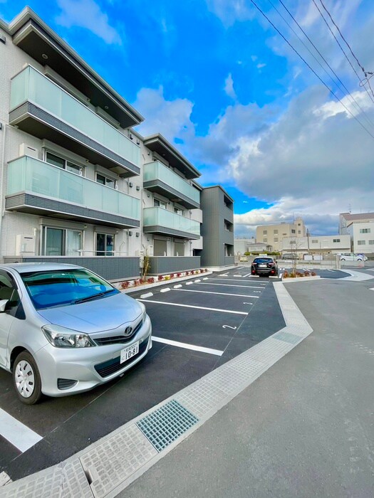 物件外観写真3　(駐車場)