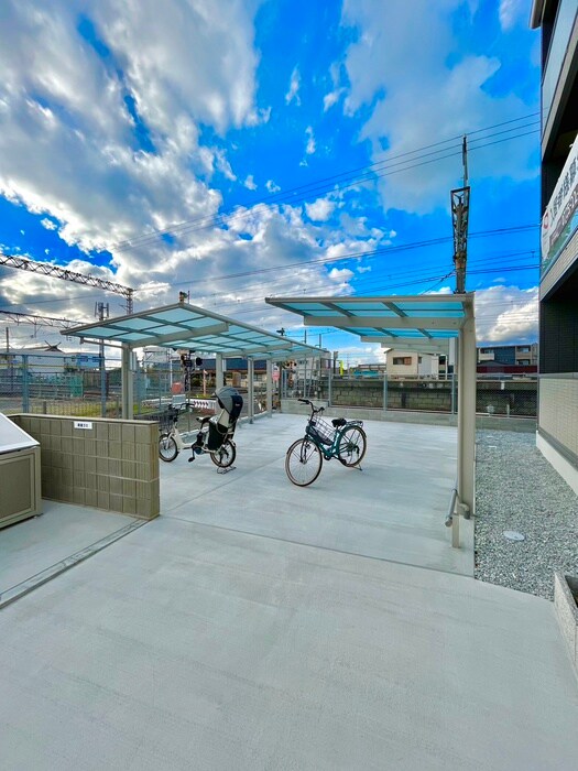 物件外観写真5　(駐輪場)