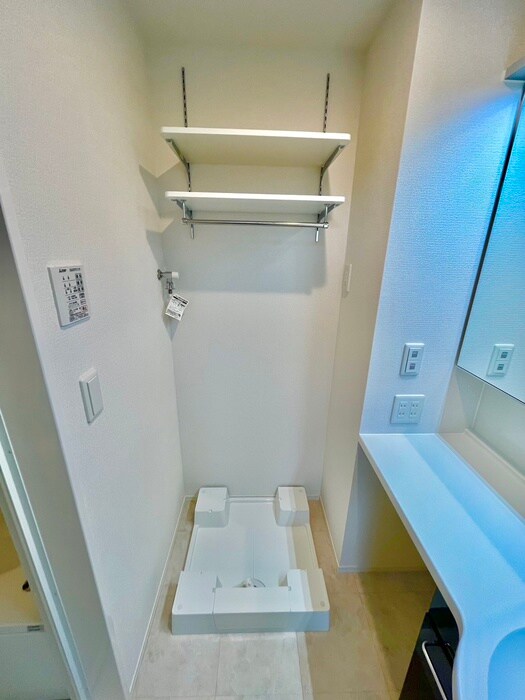 物件内観写真14　(洗濯機置場)