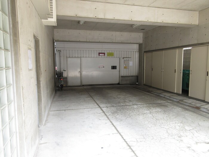 物件外観写真6　(駐車場)