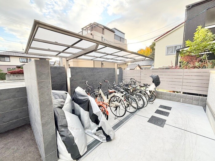 物件外観写真5　(駐輪場)