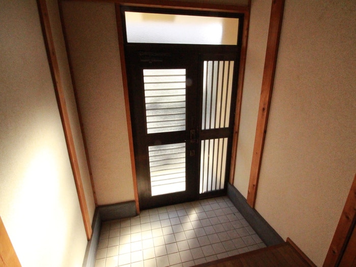 物件内観写真14　(玄関)