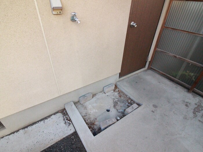 物件内観写真16　(洗濯機置場)