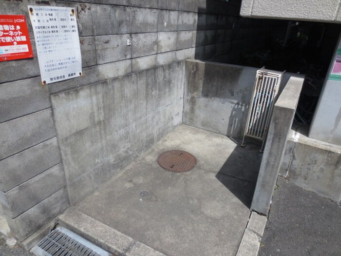 物件外観写真5　(エントランス部分)