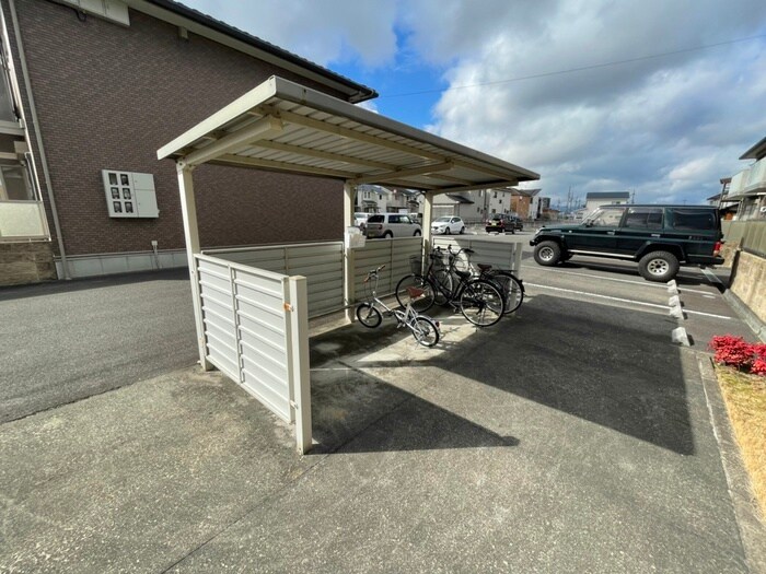 物件外観写真3　(駐輪場)