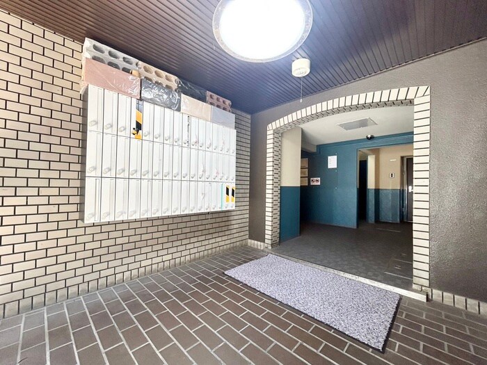 物件外観写真2　(エントランス部分)