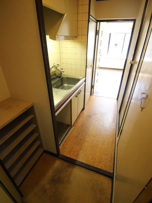 物件内観写真4　(玄関)