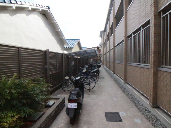 物件外観写真5　(駐輪場)