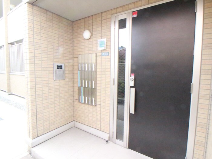物件外観写真6　(エントランス部分)