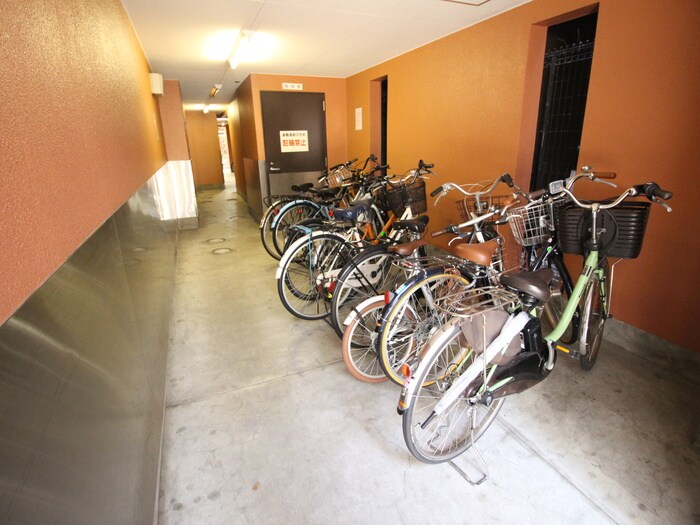 物件外観写真5　(駐輪場)