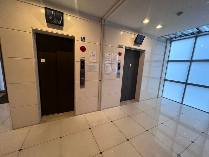 物件外観写真4　(エントランス部分)