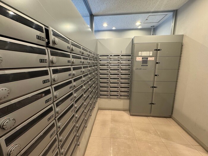 物件外観写真6　(エントランス部分)