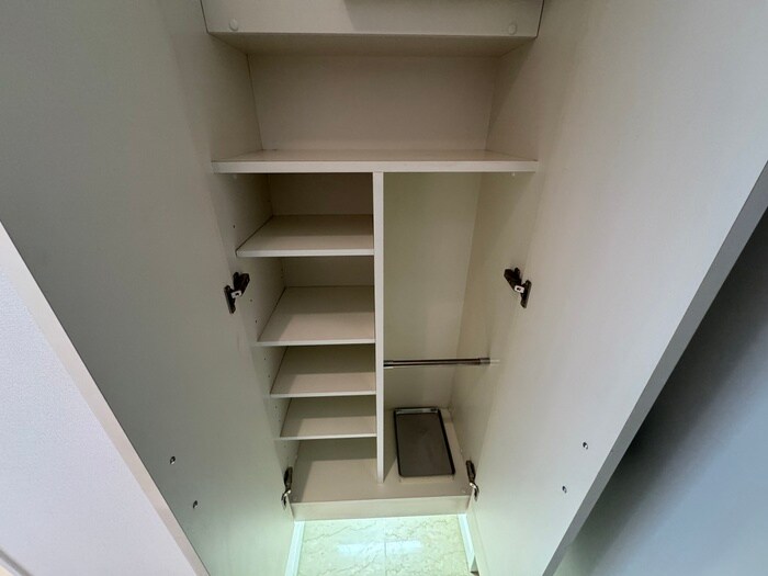 物件内観写真15　(靴箱)