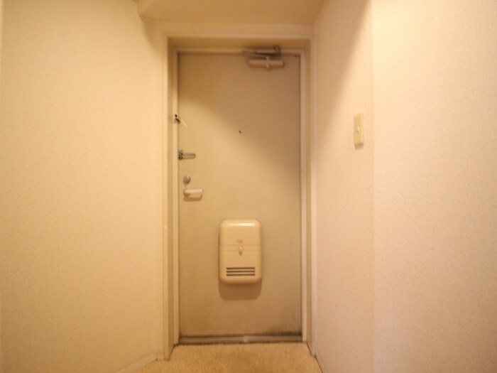 物件内観写真4　(玄関)