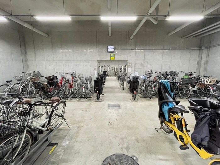 物件外観写真5　(駐輪場)