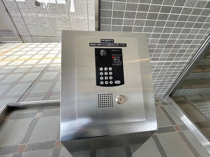 物件外観写真6　(エントランス部分)