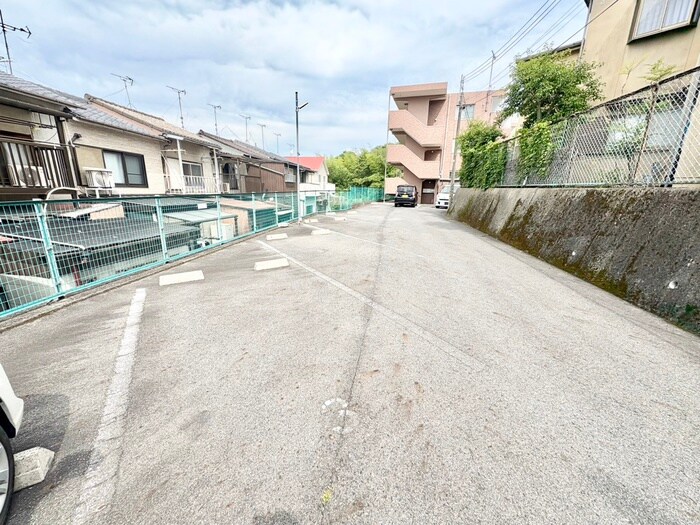 物件外観写真2　(駐車場)