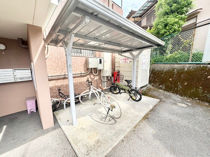 物件外観写真3　(駐輪場)