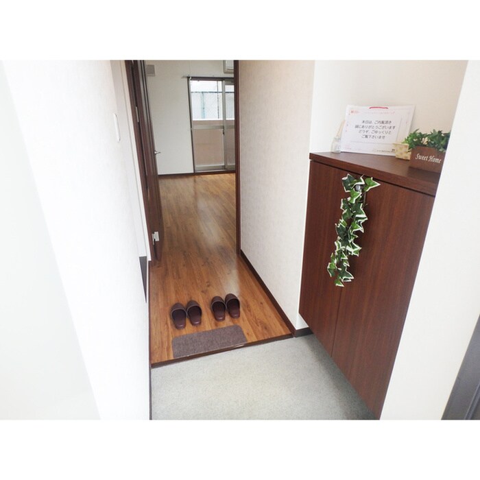 物件内観写真16　(玄関)