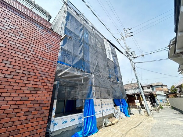 建築中