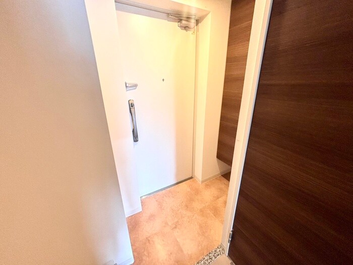 物件内観写真12　(玄関)