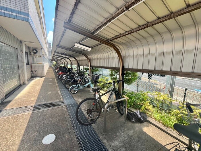 物件外観写真5　(駐輪場)