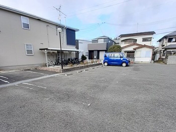 物件外観写真3　(駐車場)