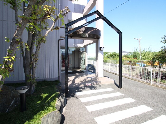 物件外観写真4　(エントランス部分)