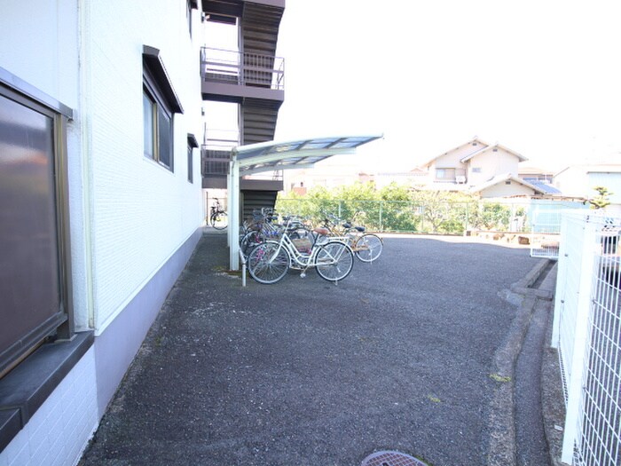 物件外観写真6　(駐輪場)