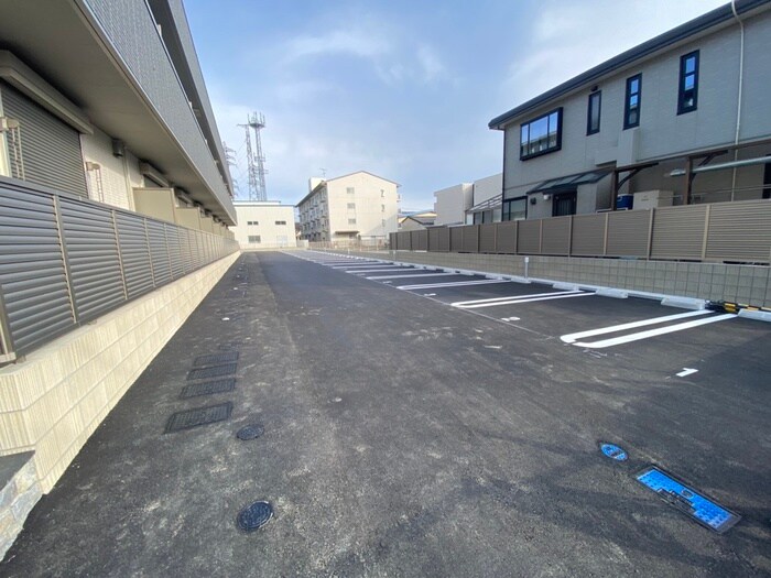 物件外観写真2　(駐車場)