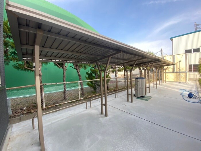 物件外観写真3　(駐輪場)